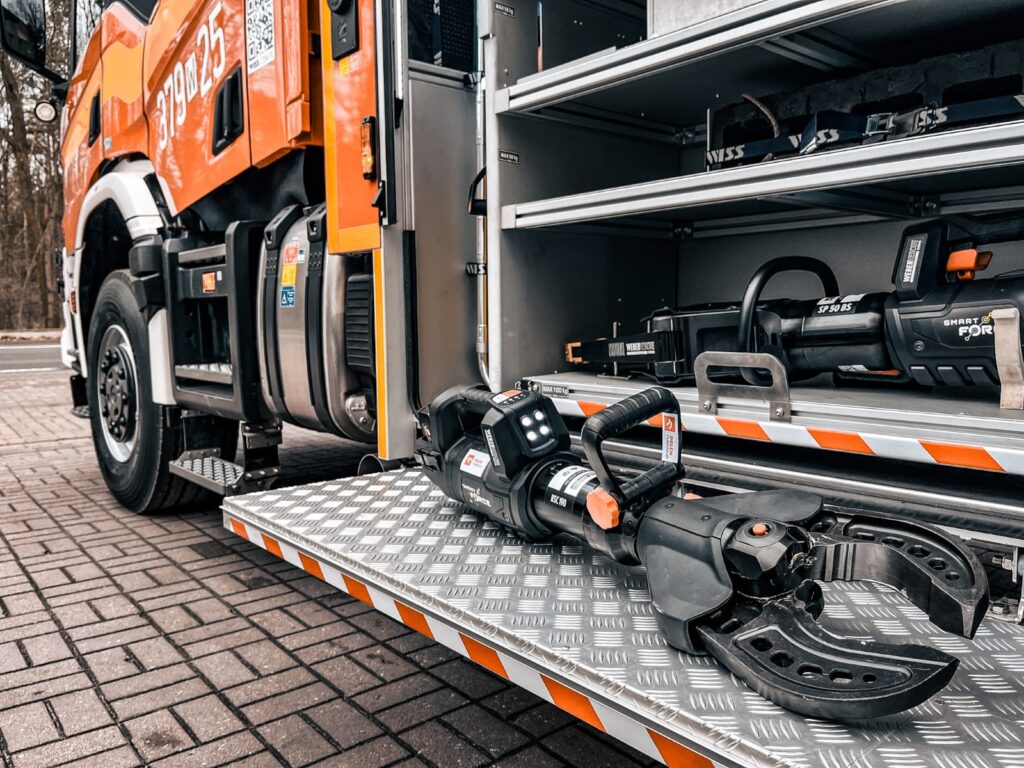 nożyce akumulatorowe zakupione z programu fundacji ORLEN