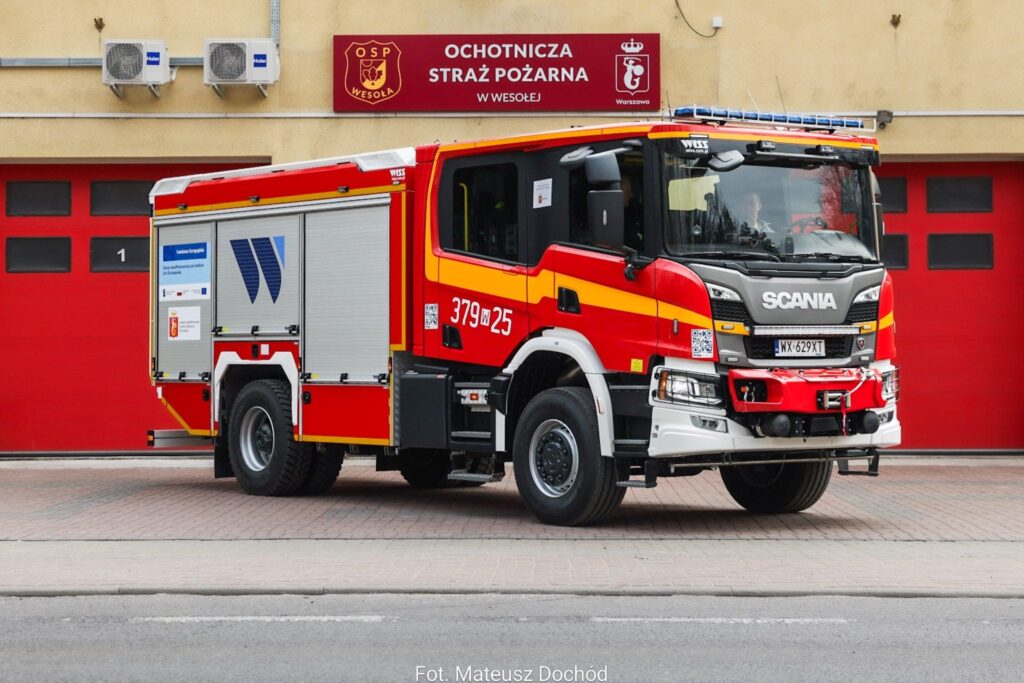 samochód pożarniczy SCANIA P420 - 379w25