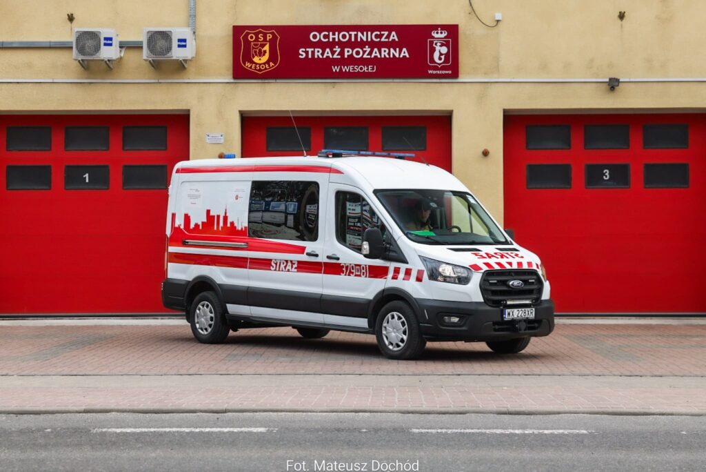 samochód specjalny Ford Transit - 379w81